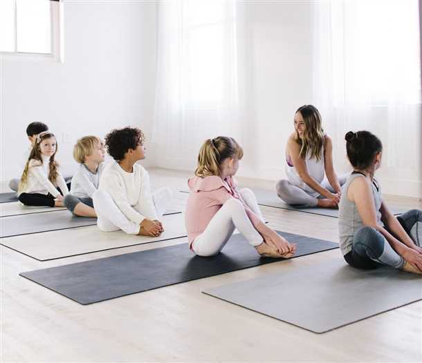 Преимущества регулярных занятий йогой для детей: Улучшает концентрацию и память